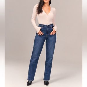 NWT Abercrombie Ultra High Rise 90s Straight